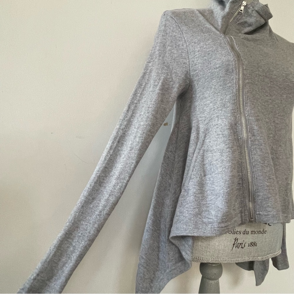 BCBG Zane sweater asymmetrical hem merino wool sweater cardigan light grey - Picture 3 of 8